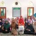 MEMBERIKAN MATERI TENTANG PERLINDUNGAN PEREMPUAN DAN ANAK DARI KEKERASAN DI DALAM KELUARGA DI AISYIYAH CABANG PERCUT SEI TUAN YANG TERDIRI DARI 6 RANTING AISYIYAH SECABANG PERCUT SEI TUAN