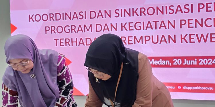 MENGHADIRI PENANDATANGANAN PERJANJIAN KERJASAMA DENGAN DINAS P3AKB DALAM RANGKA MENINGKATKAN PEMBANGUNAN PEMBERDAYAAN PEREMPUAN DAN PERLINDUNGAN ANAK DI PROVINSI SUMATERA UTARA